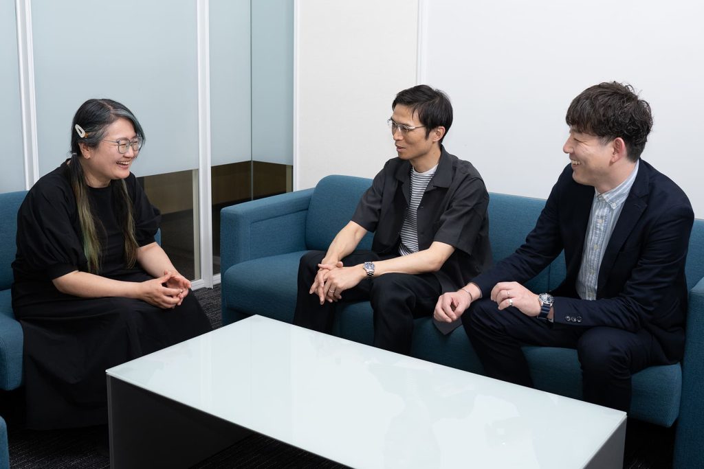 高山羽根子さん（左）と松浦良さん（中）と河野壮太さん（右）