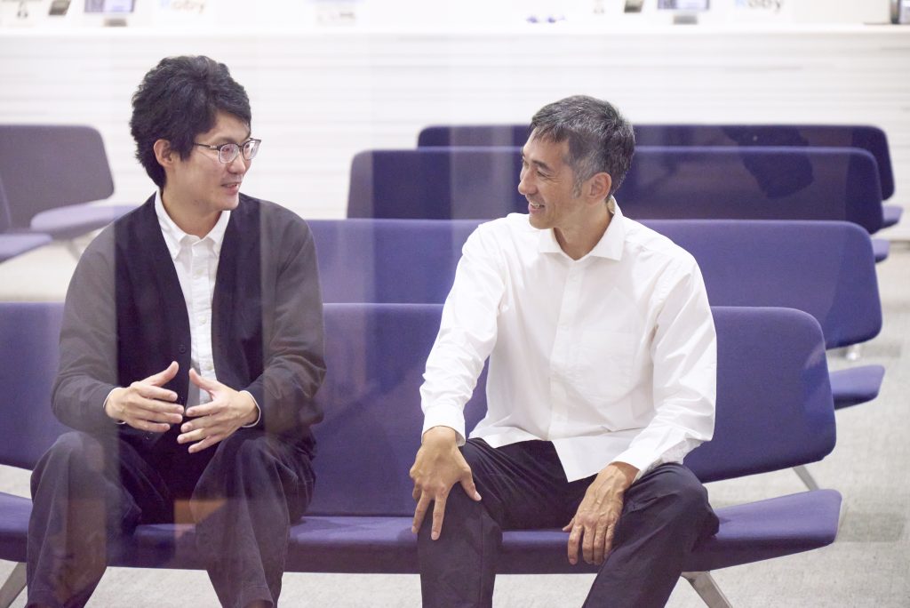 対談する為末さんと漆戸さん