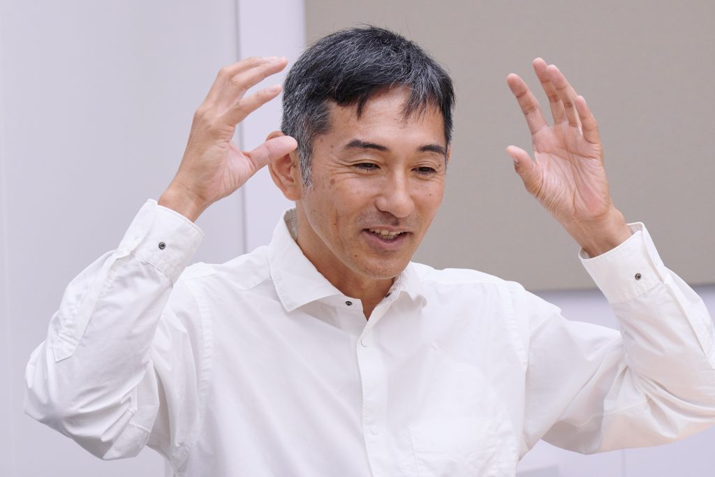 インタビューを受ける為末さん