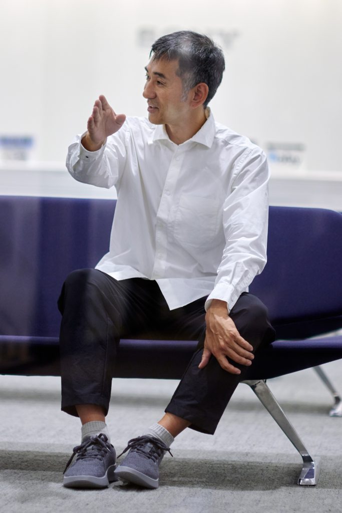 インタビューを受ける為末さん
